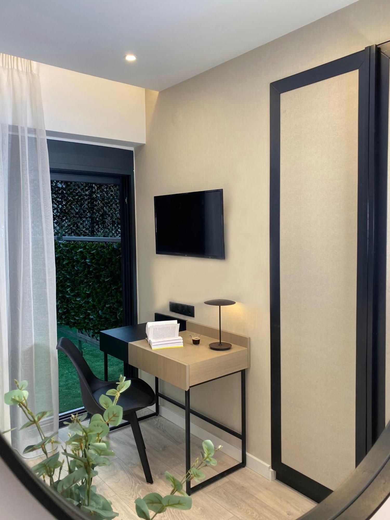 ICON Urban Living Aparthotel Tesalonika Bagian luar foto
